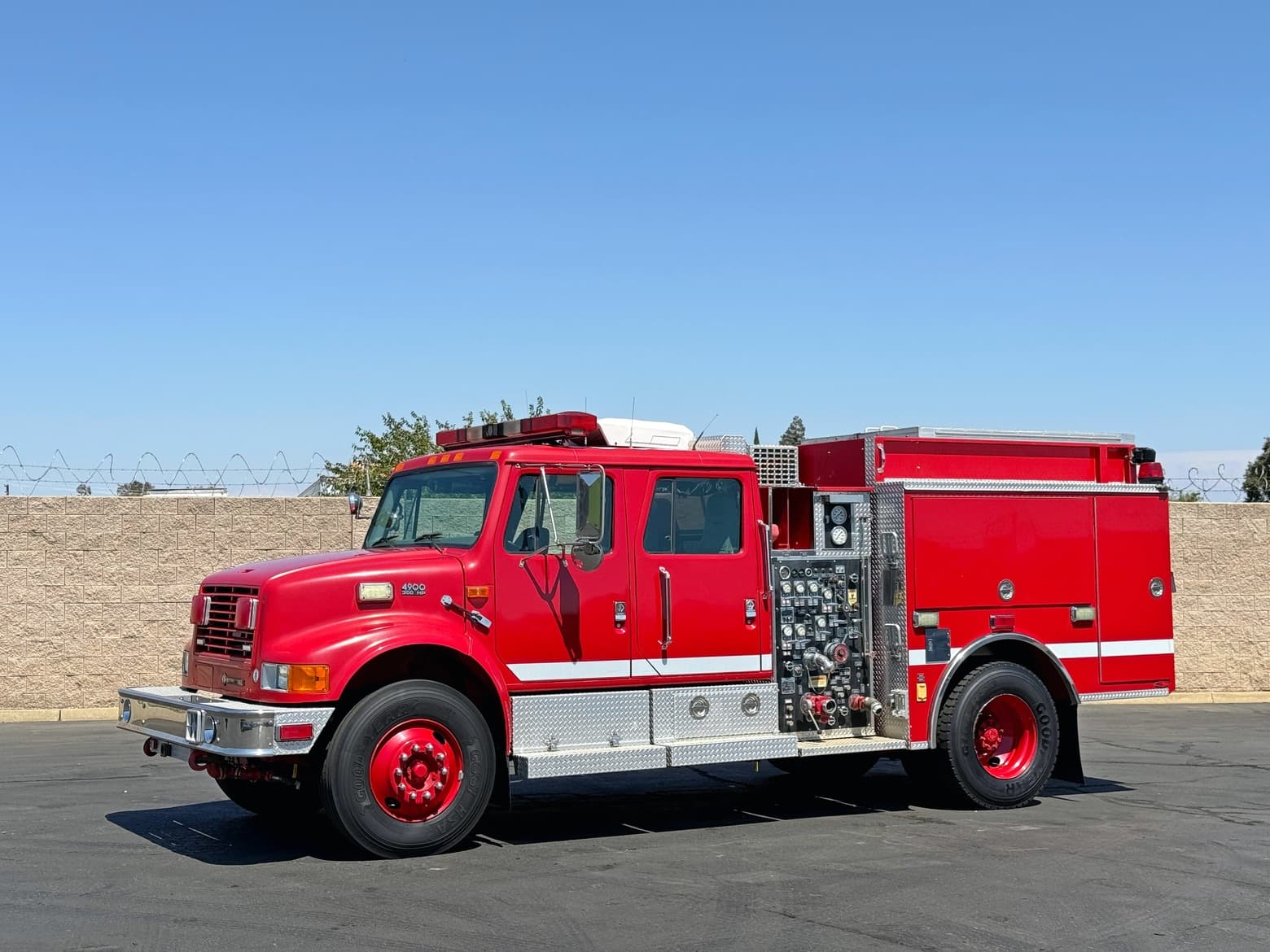 1999 International 4900 Pierce Type 3 Fire Truck
