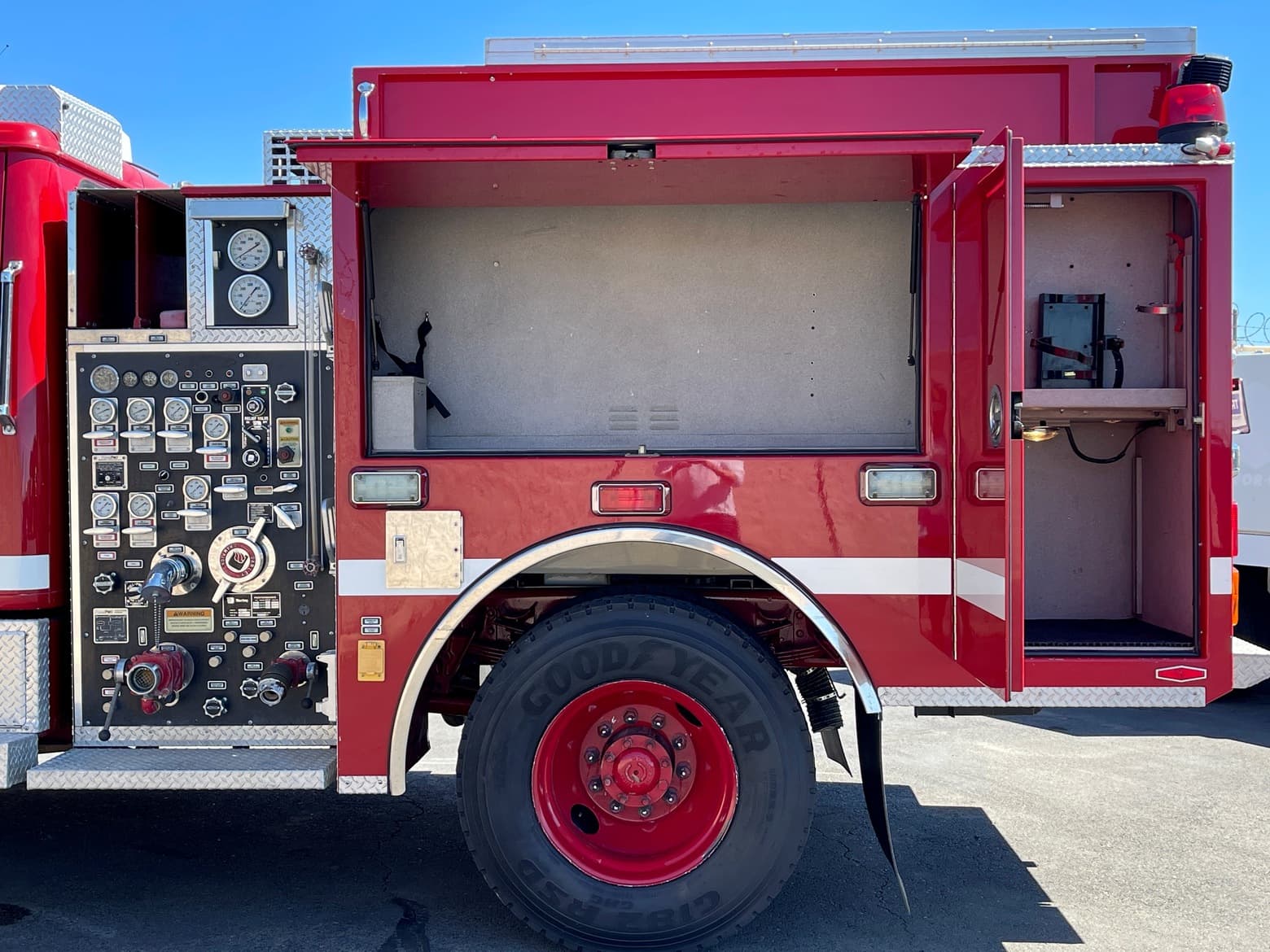 1999 International 4900 Pierce Type 3 Fire Truck