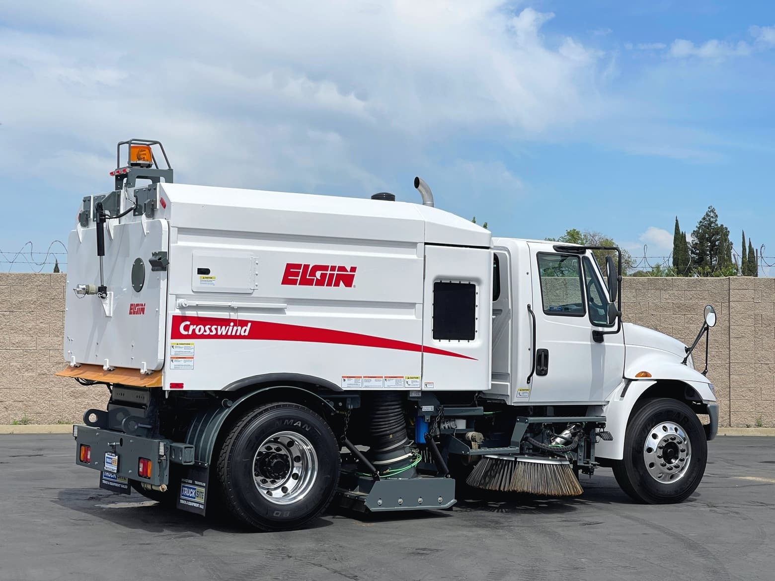 2011 International Elgin Crosswind Sweeper