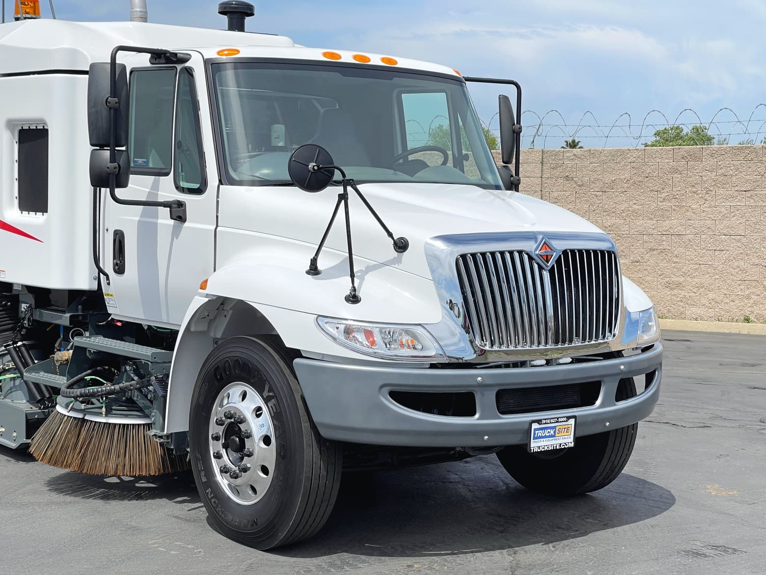 2011 International Elgin Crosswind Sweeper