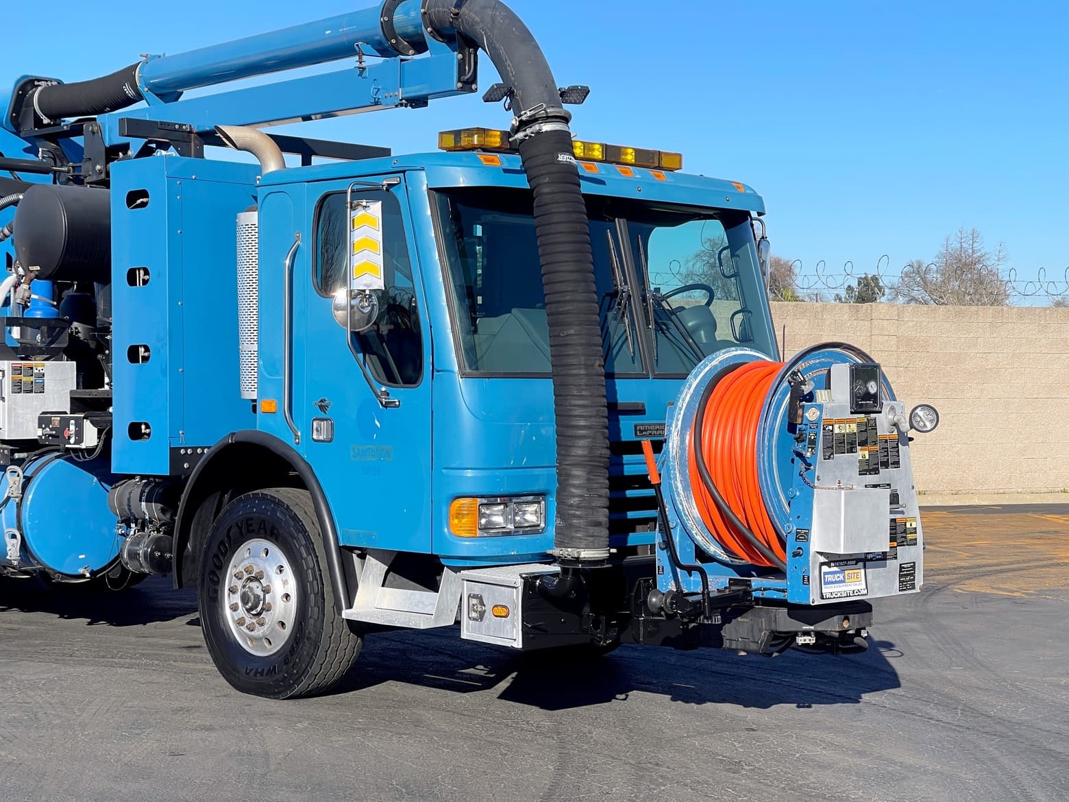 2011 Freightliner Vactor 2100 PD Combo Sewer Truck
