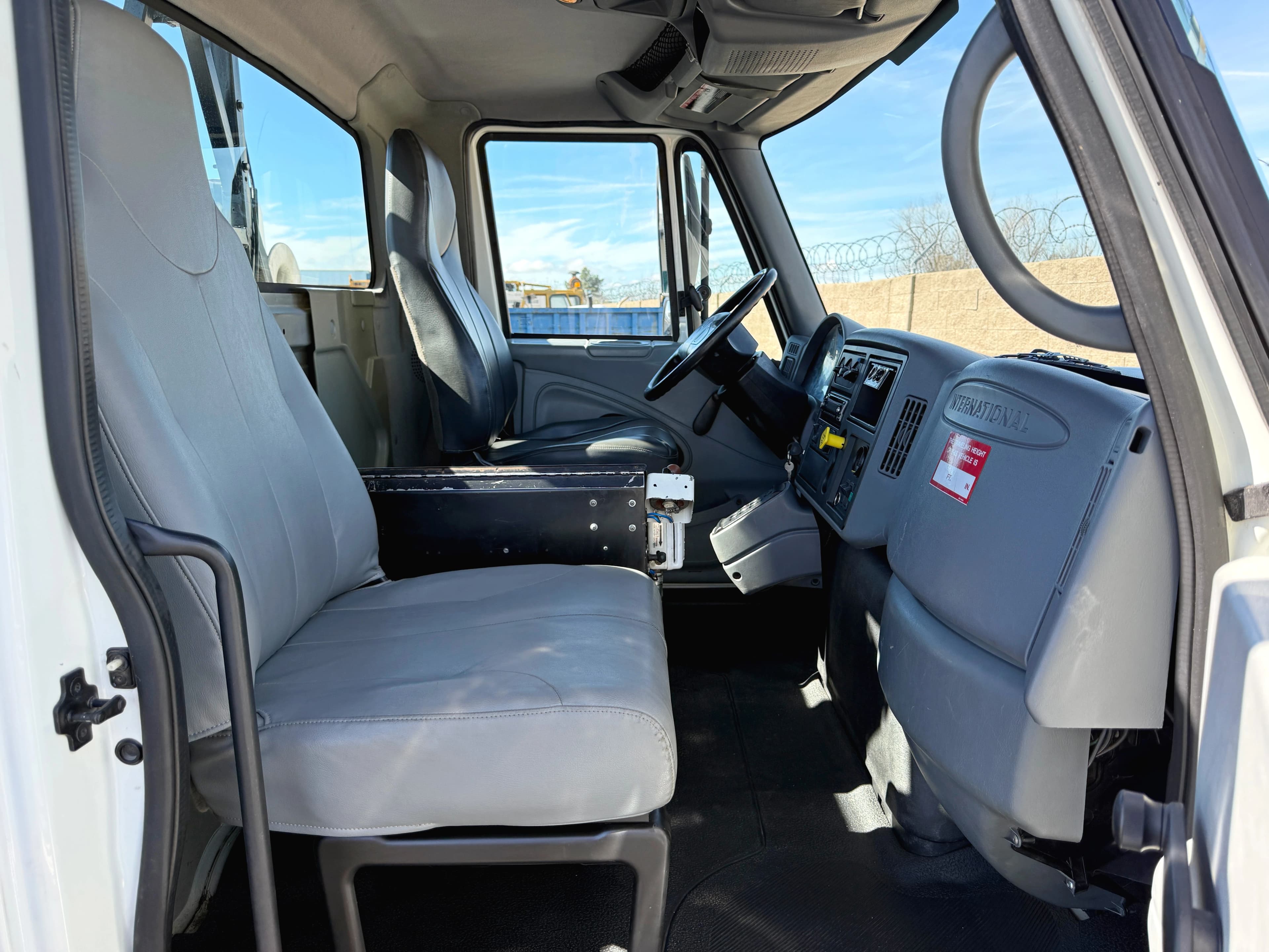 2005 International 7300 4X4 Altec AT40C Aerial Cable Placer