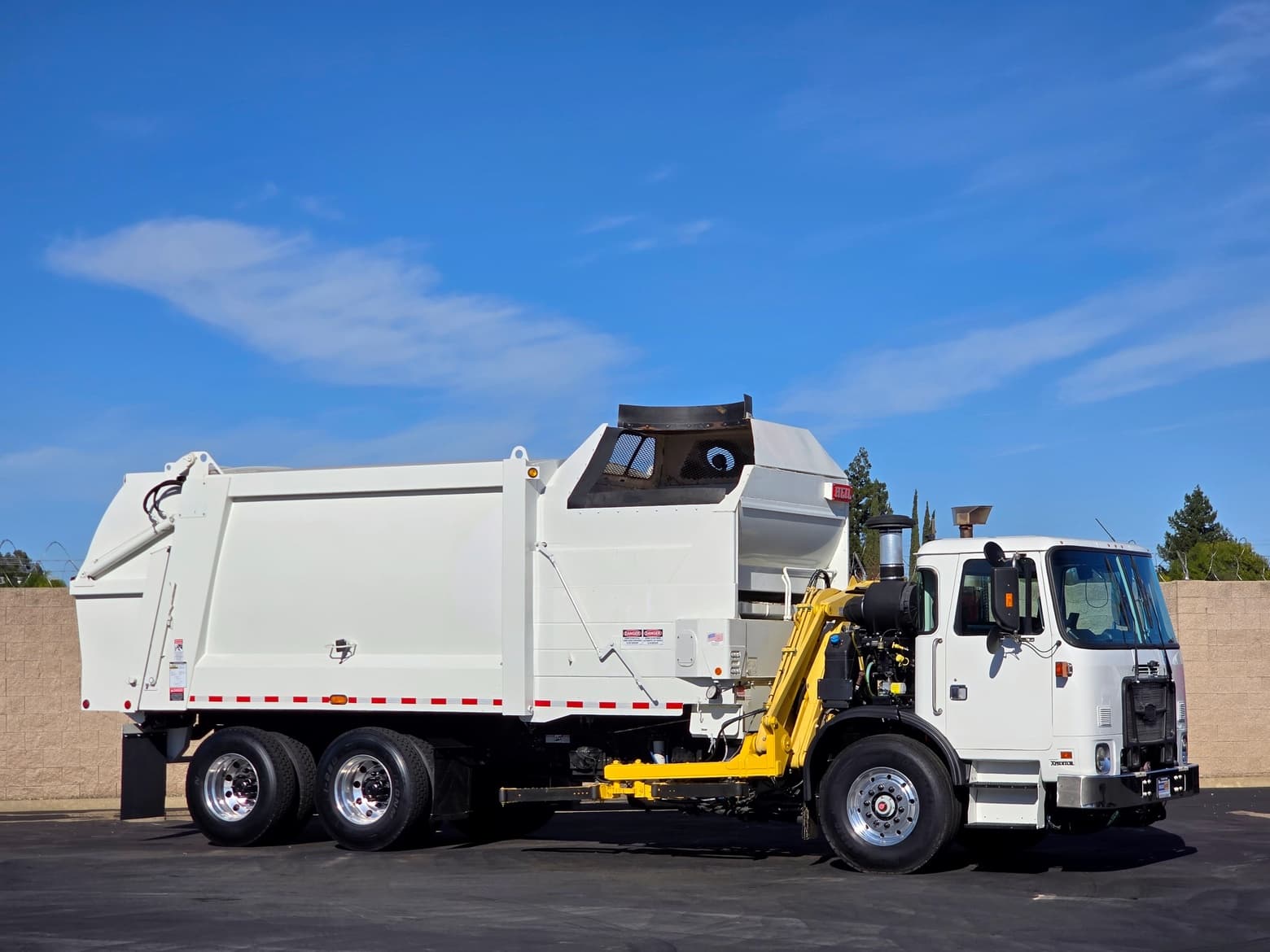 2017 Autocar Xpeditor Heil DuraPack ASL Garbage Truck