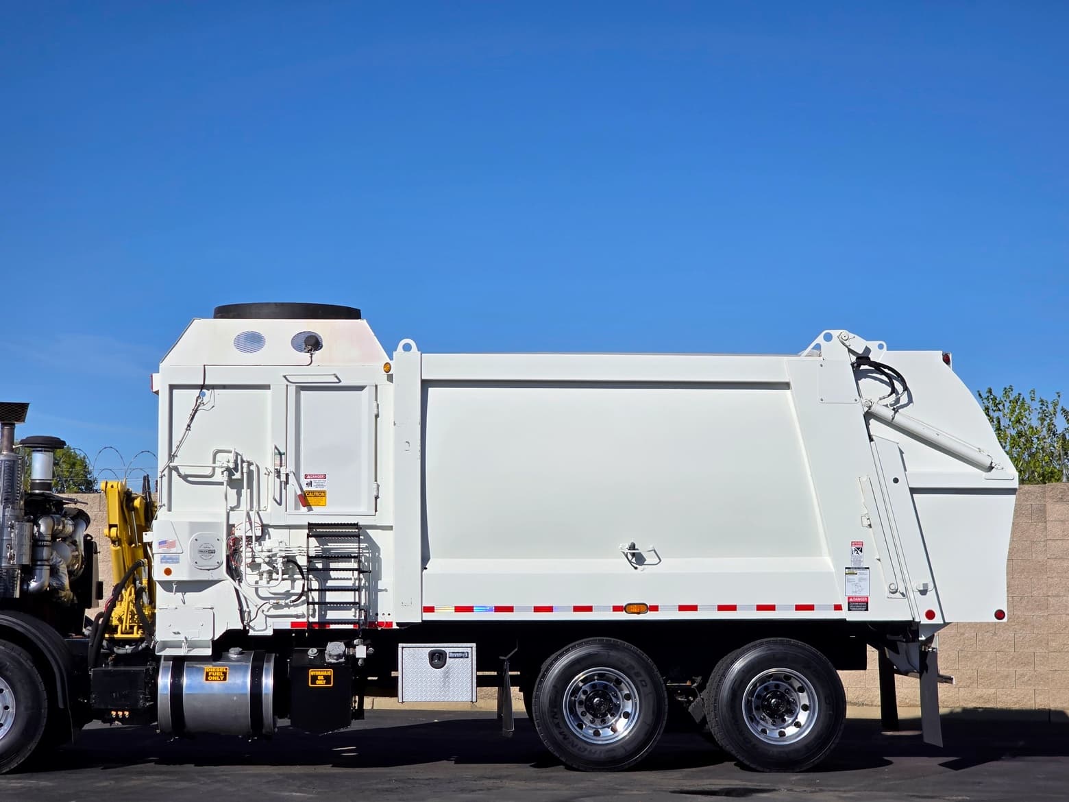 2017 Autocar Xpeditor Heil DuraPack ASL Garbage Truck