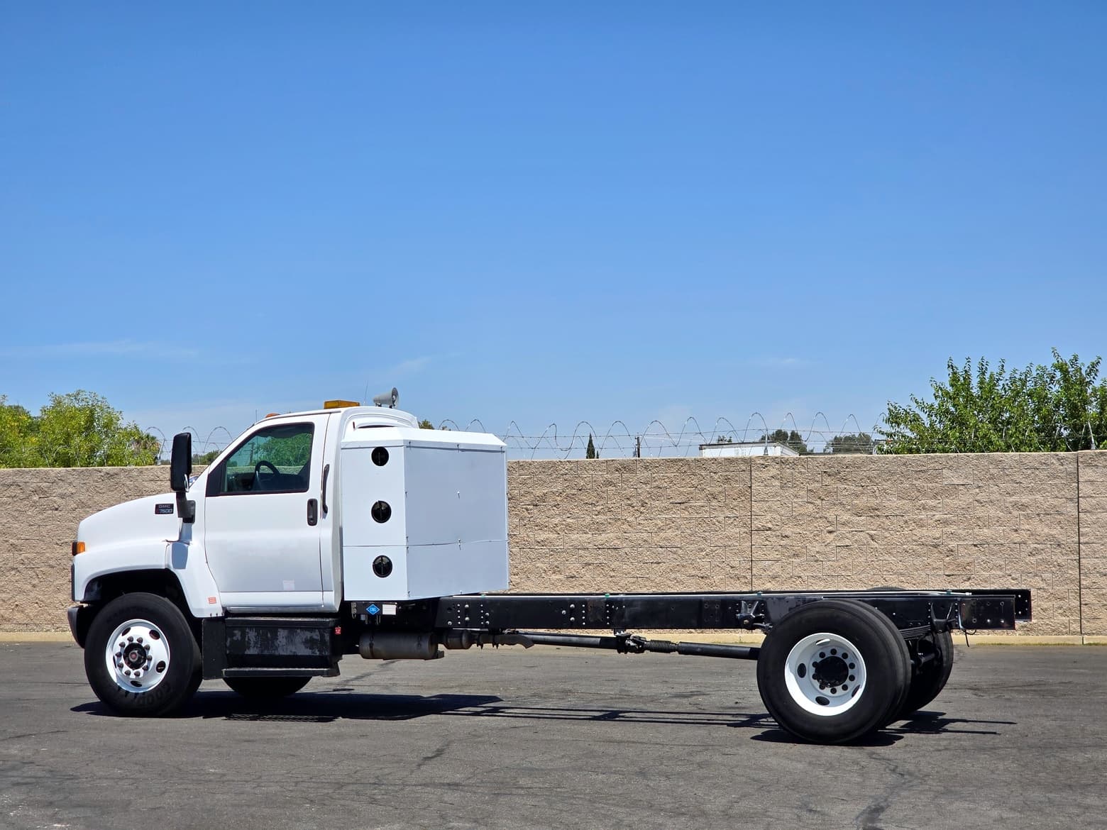 2009 GMC C7500 CNG Single Axle Cab & Chassis