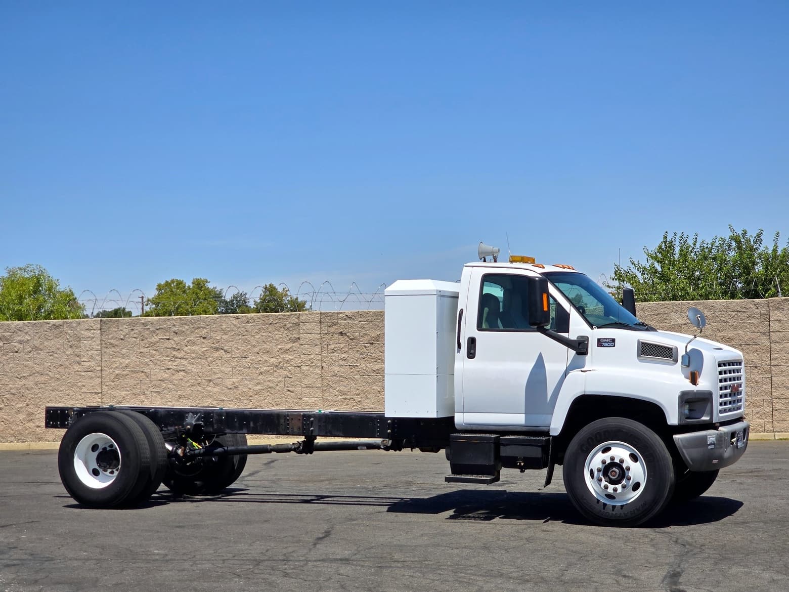 2009 GMC C7500 CNG Single Axle Cab & Chassis