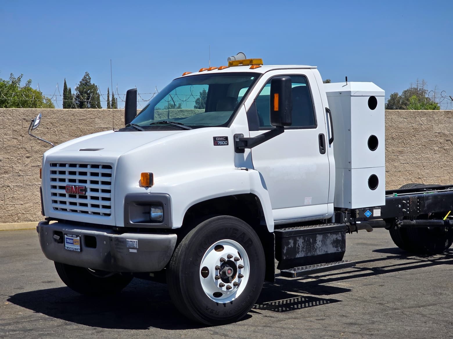 2009 GMC C7500 CNG Single Axle Cab & Chassis