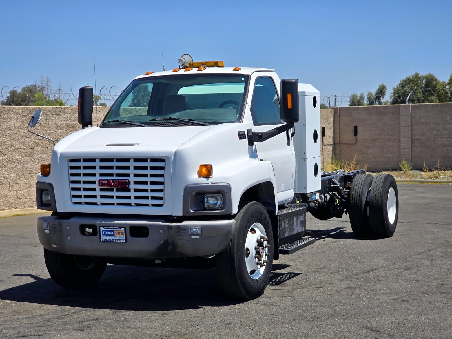 2009 GMC C7500 CNG Single Axle Cab & Chassis