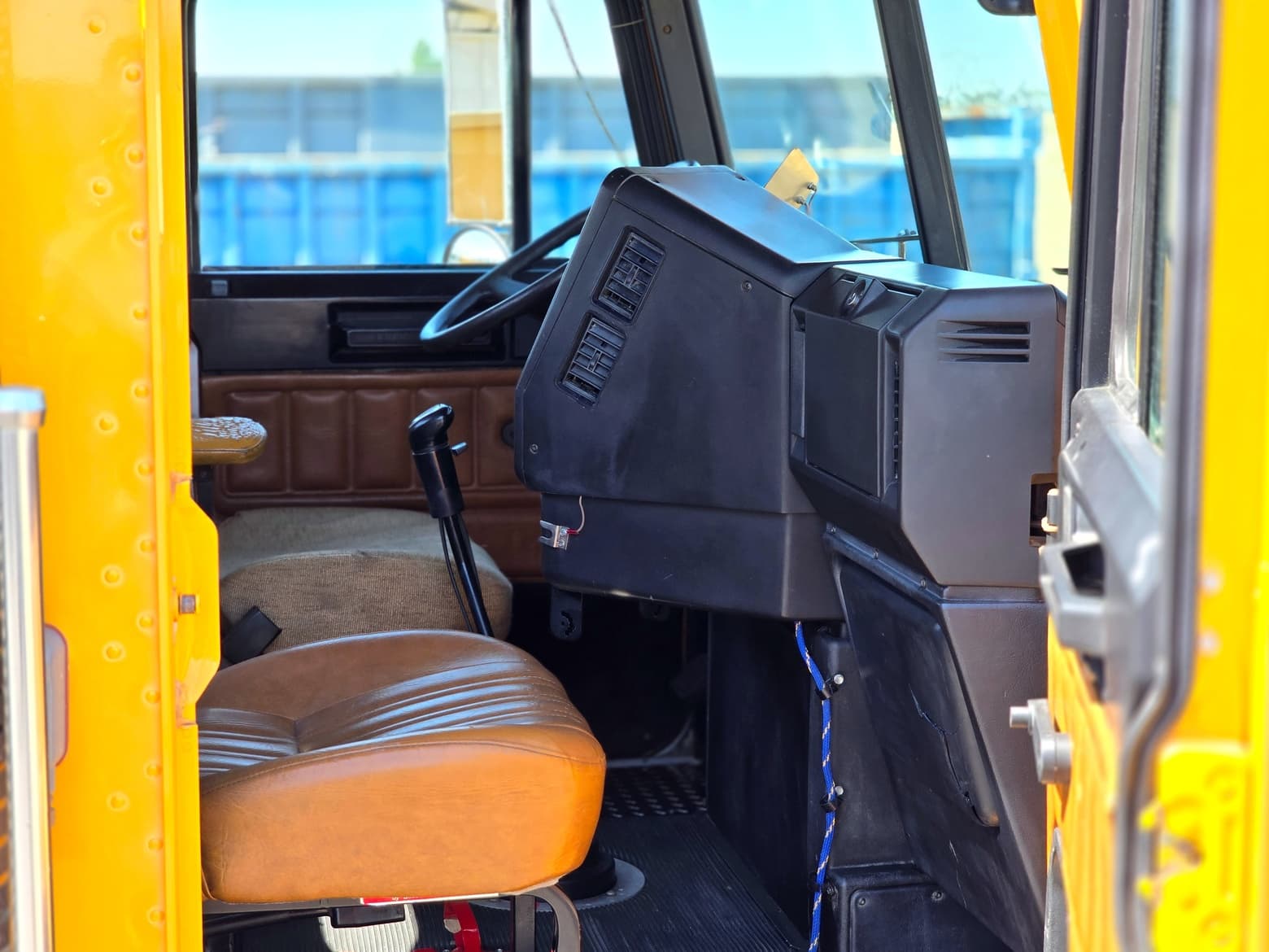 1999 Freightliner FLD Tandem Axle Cab & Chassis