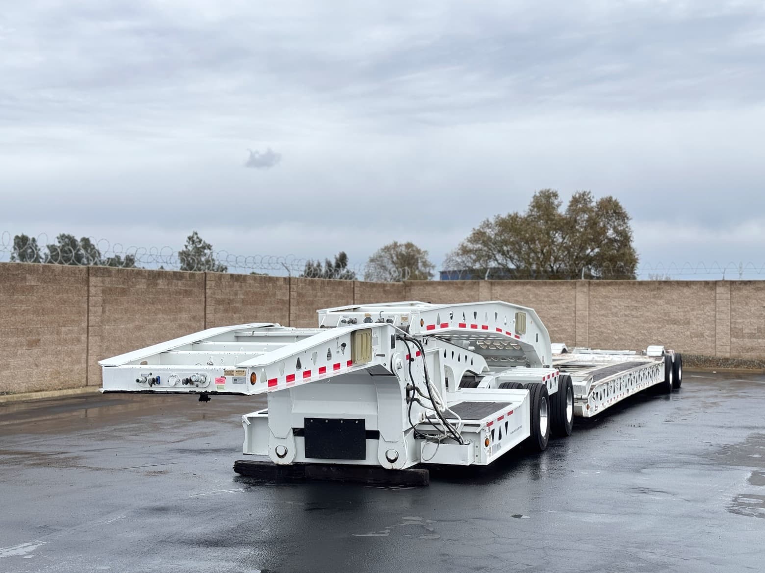 2009 Trail King Lowboy 32 Tire Expando RGN Trailer