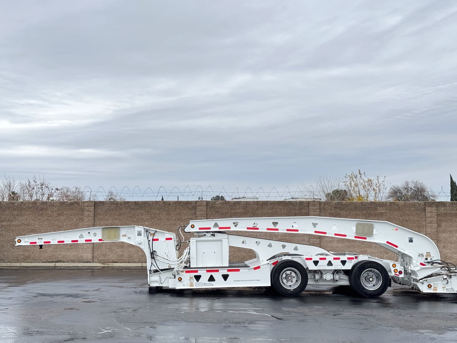 2009 Trail King Lowboy 32 Tire Expando RGN Trailer