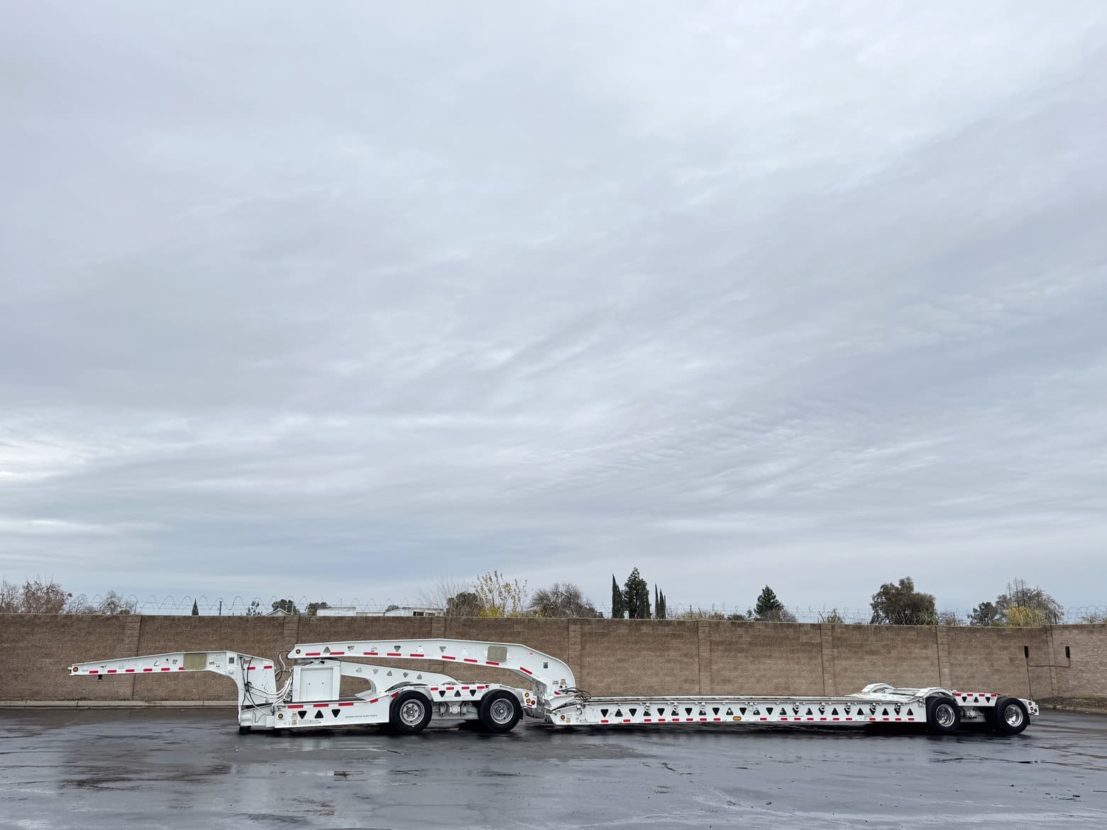 2009 Trail King Lowboy 32 Tire Expando RGN Trailer