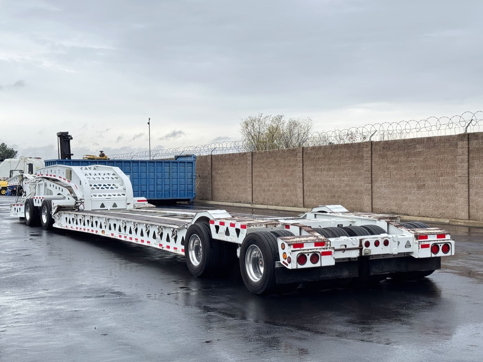 2009 Trail King Lowboy 32 Tire Expando RGN Trailer