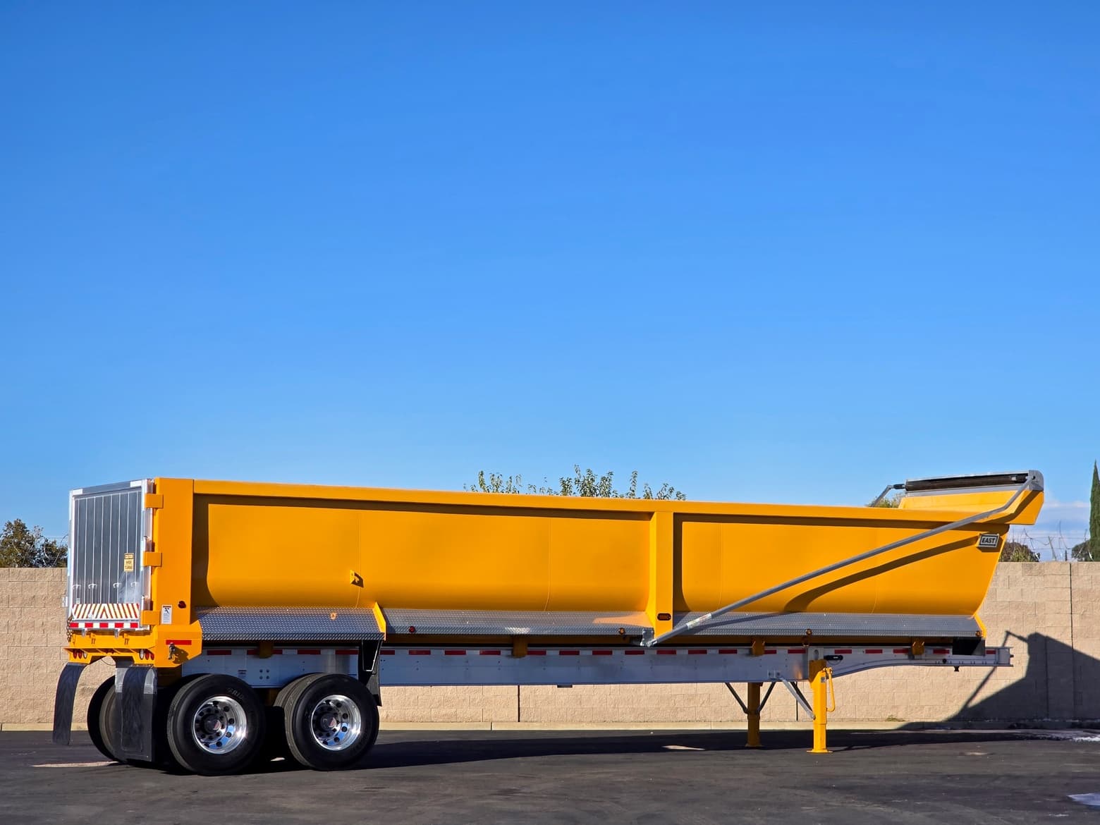 2020 East Manufacturing 40' Steel Tub Tandem Dump Trailer