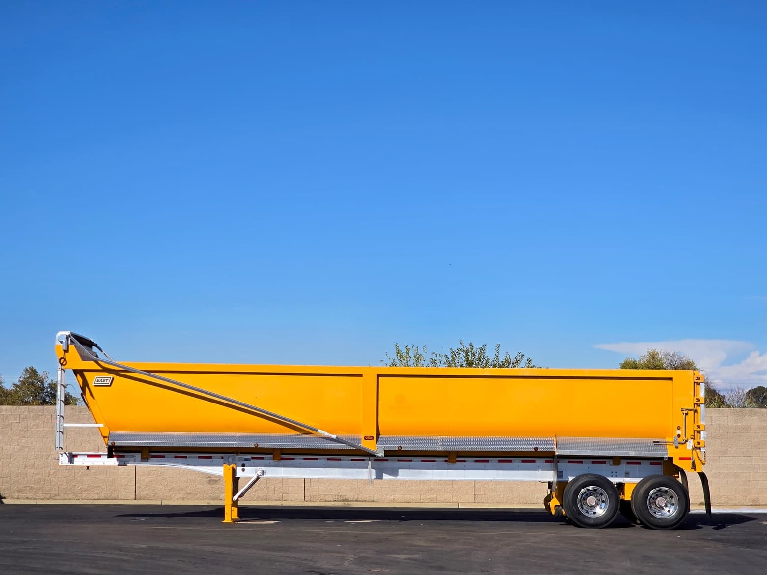 2020 East Manufacturing 40' Steel Tub Tandem Dump Trailer