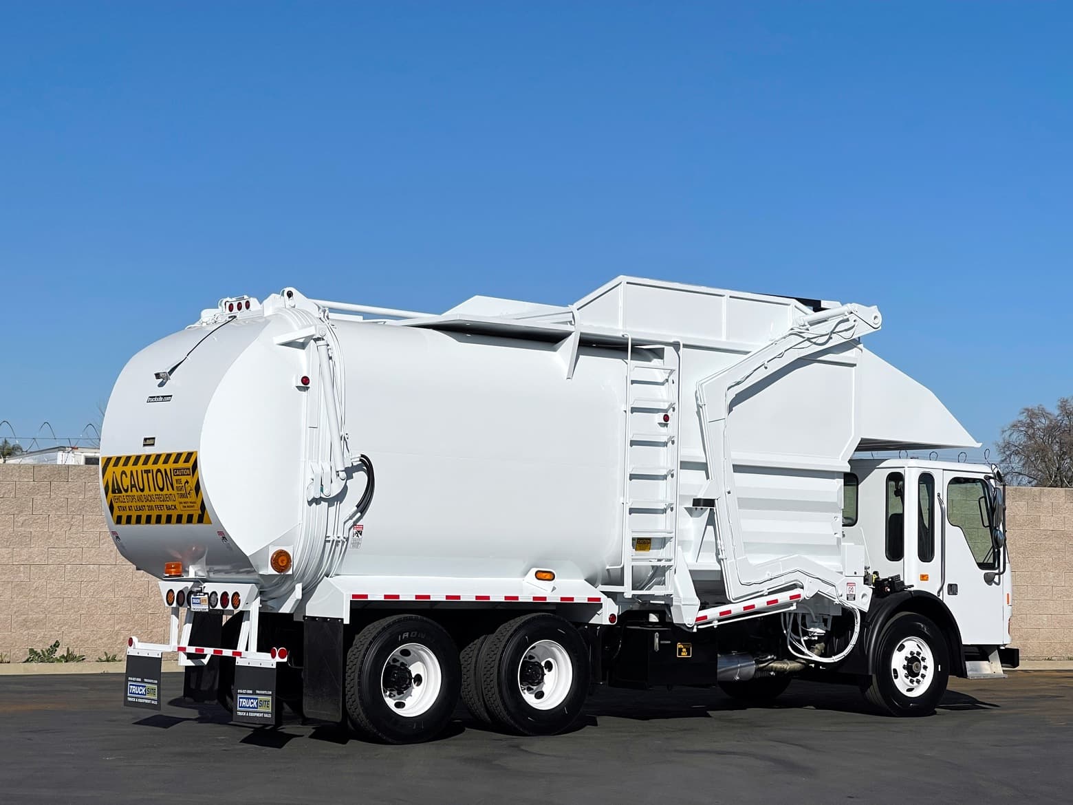 2007 Condor Amrep 40 Yard Front Load Garbage Truck
