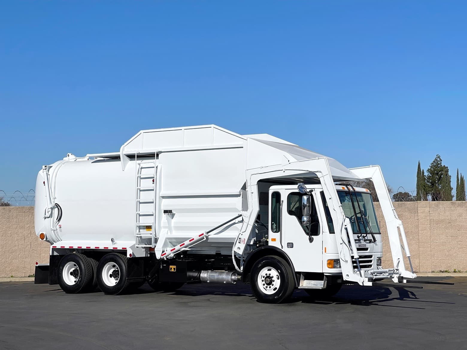 2007 Condor Amrep 40 Yard Front Load Garbage Truck