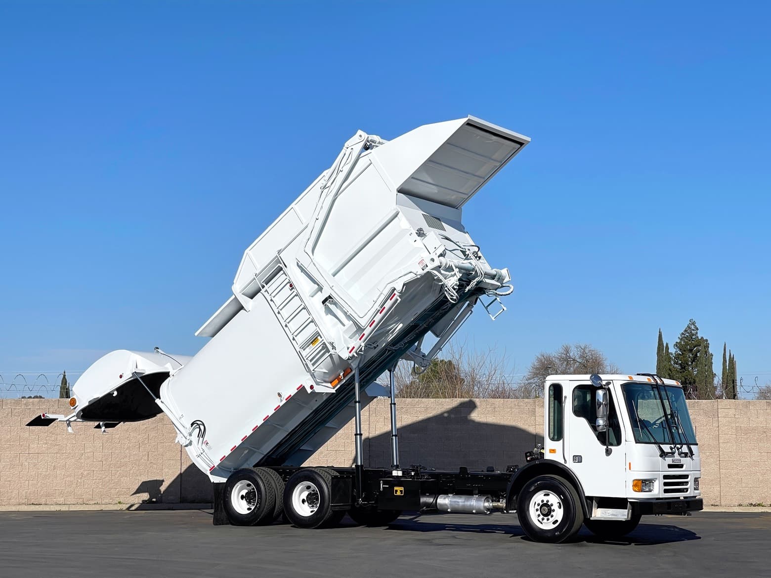 2007 Condor Amrep 40 Yard Front Load Garbage Truck