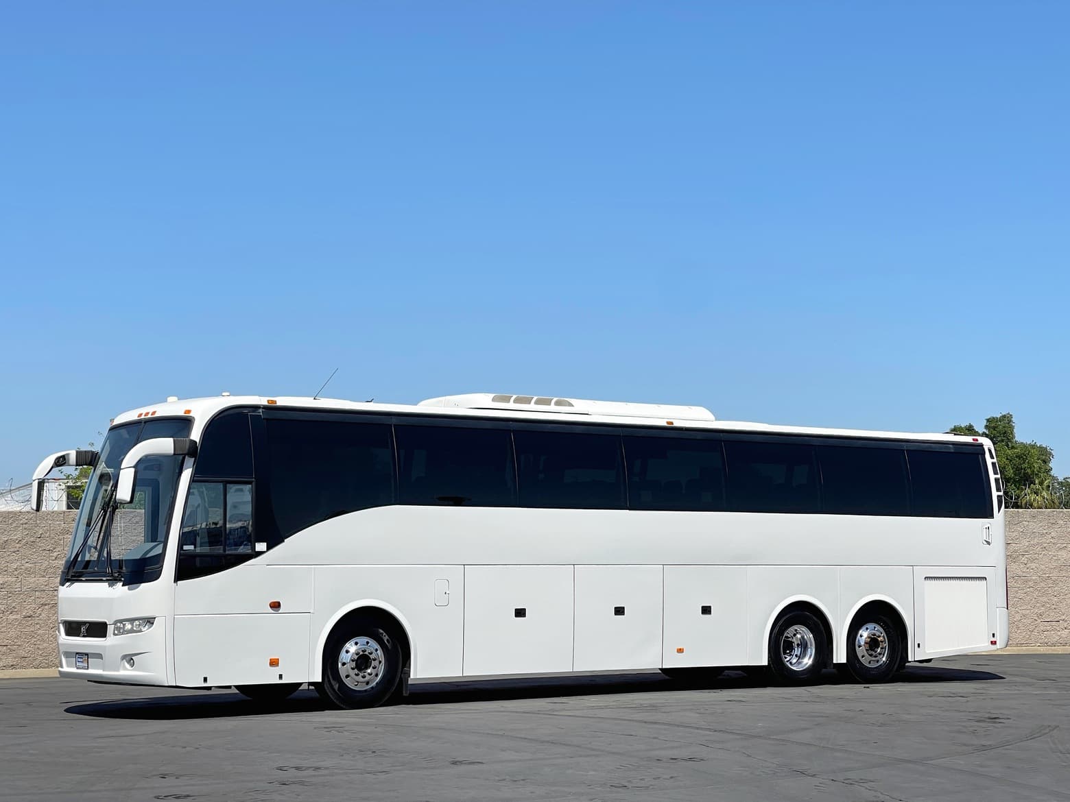 2013 Volvo 9700 54 Passenger Coach Bus