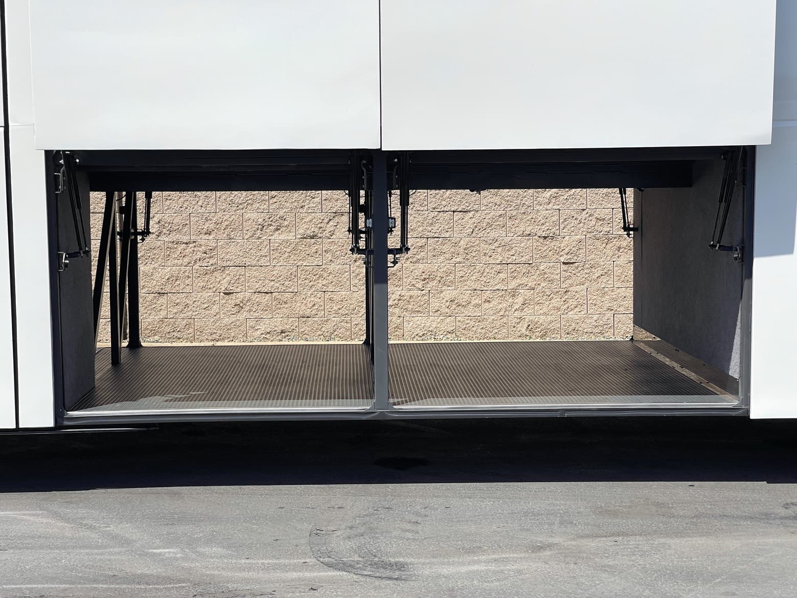 2013 Volvo 9700 54 Passenger Coach Bus