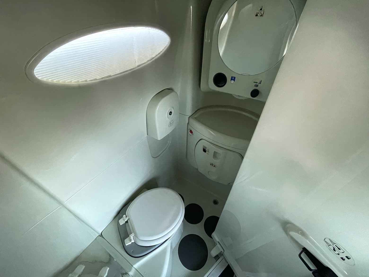 2013 Volvo 9700 54 Passenger Coach Bus