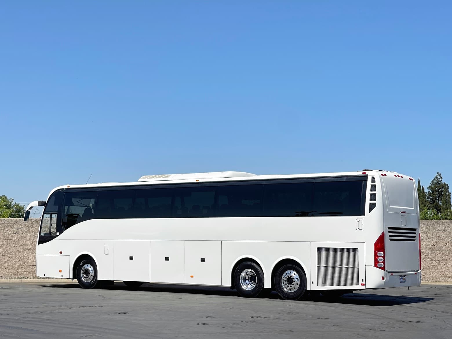2013 Volvo 9700 54 Passenger Coach Bus