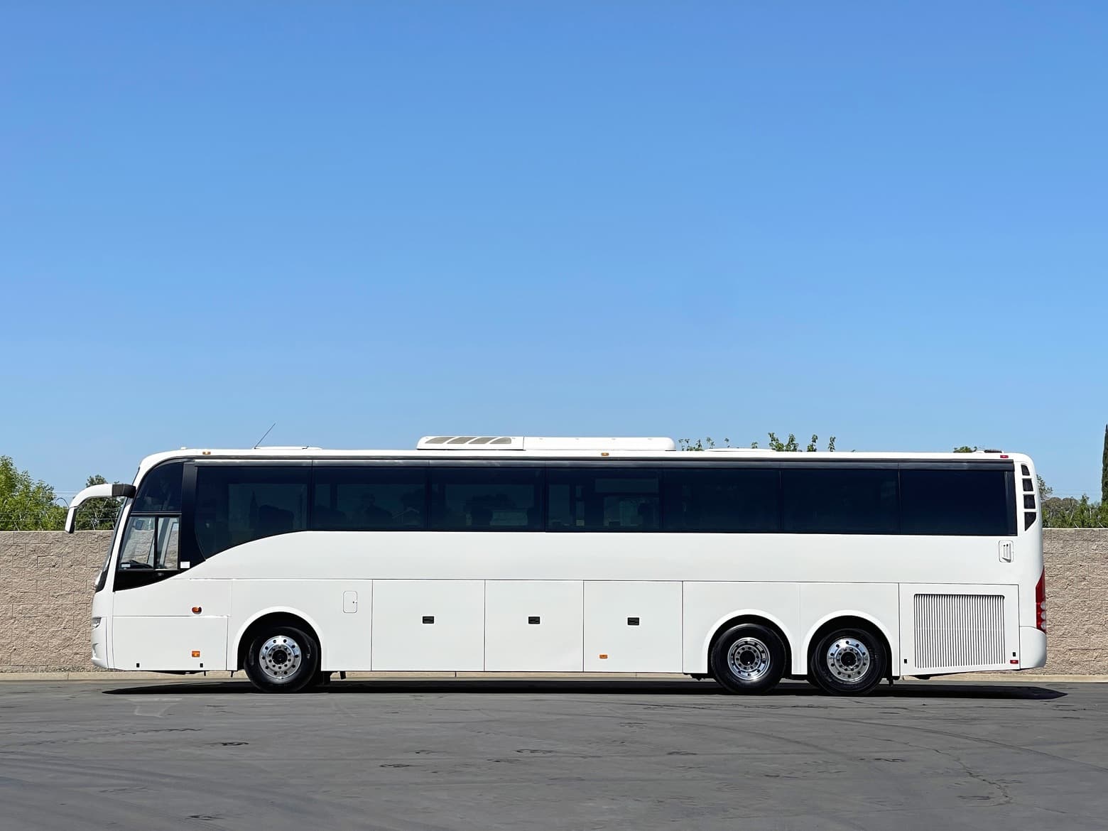 2013 Volvo 9700 54 Passenger Coach Bus