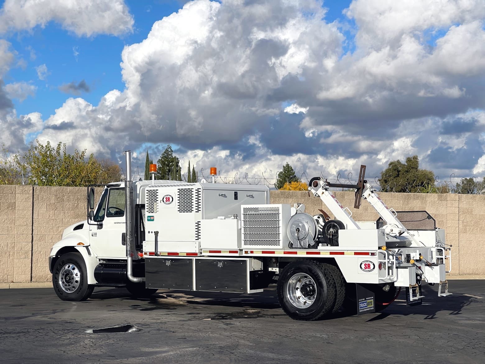 2007 International 4300 Sherman & Reilly Telecom Blower Truck