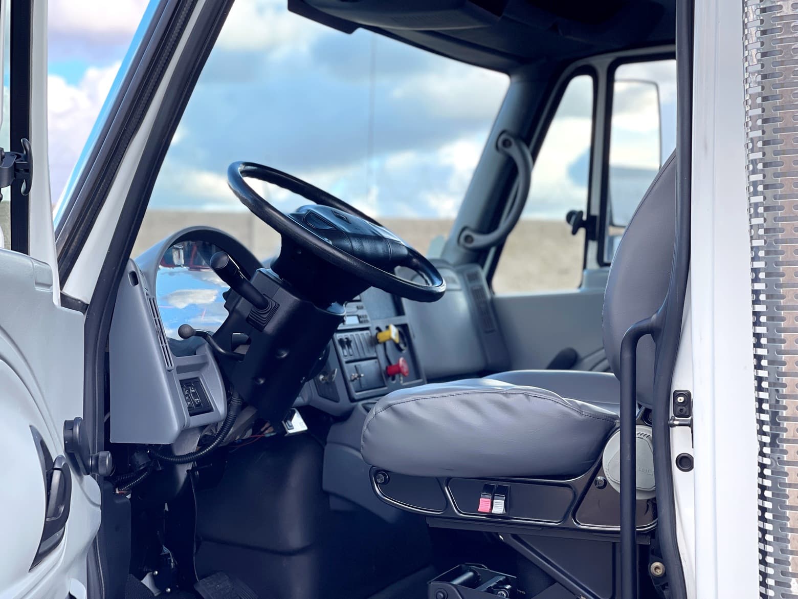 2007 International 4300 Sherman & Reilly Telecom Blower Truck