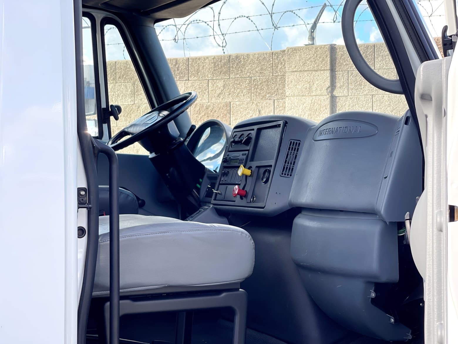 2007 International 4300 Sherman & Reilly Telecom Blower Truck