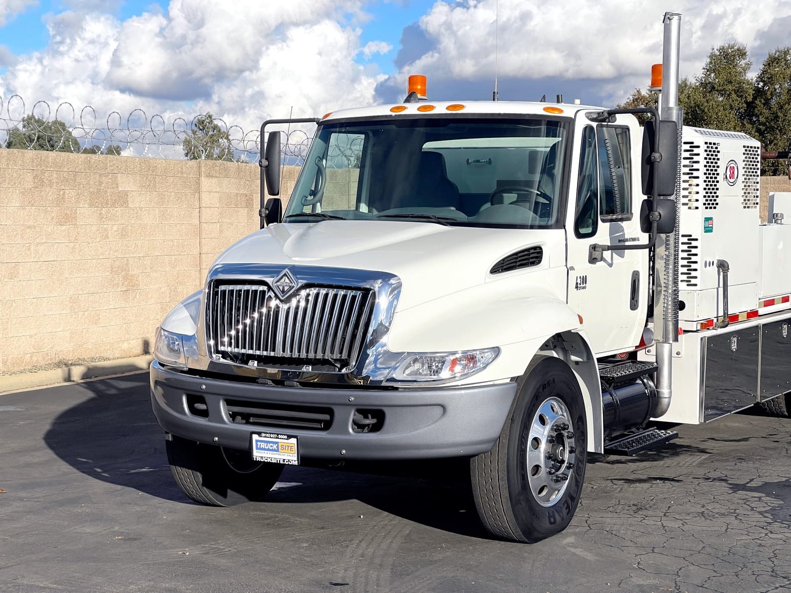 2007 International 4300 Sherman & Reilly Telecom Blower Truck