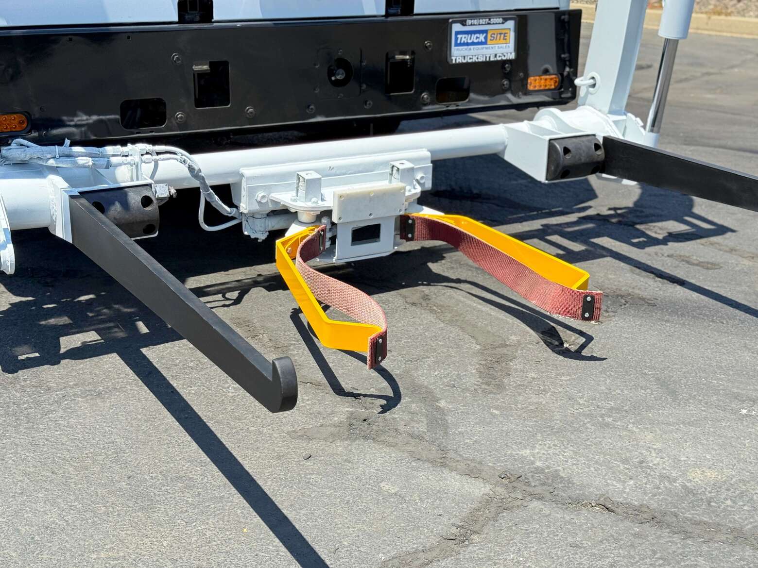 2014 CCC LET McNeilus CNG 40 YD Front Load Garbage Truck