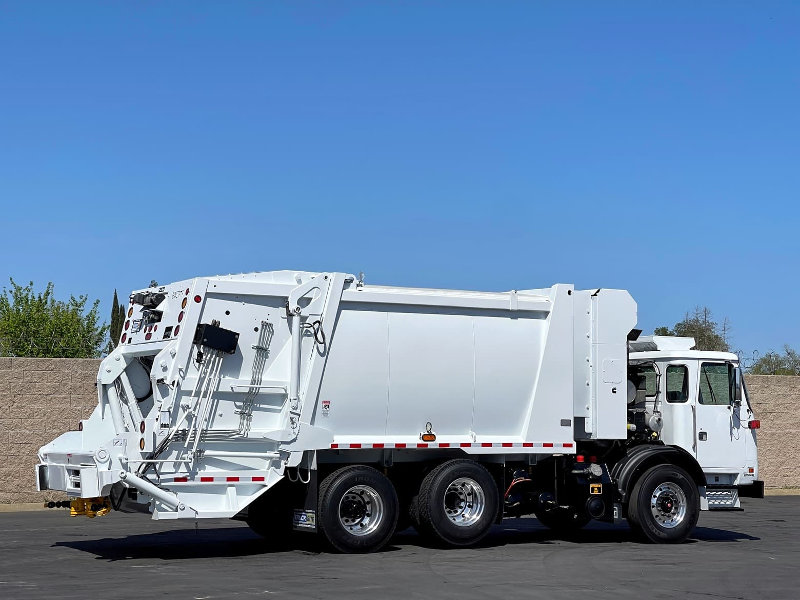 2023 Autocar Xpeditor EZ Pack G300 20 YD Rear Load Garbage Truck