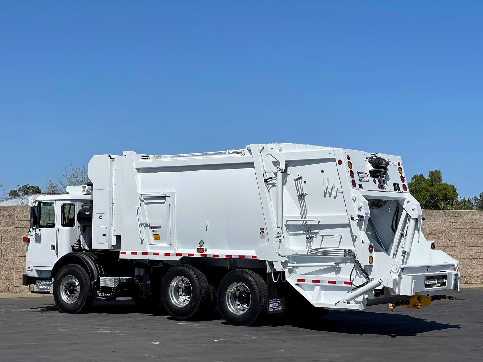 2023 Autocar Xpeditor EZ Pack G300 20 YD Rear Load Garbage Truck