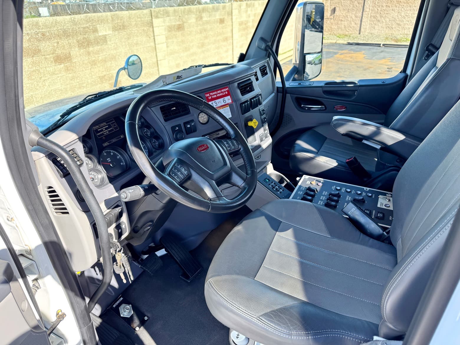 2017 Peterbilt 567 6x6 Altec HW145 Insulator Washer