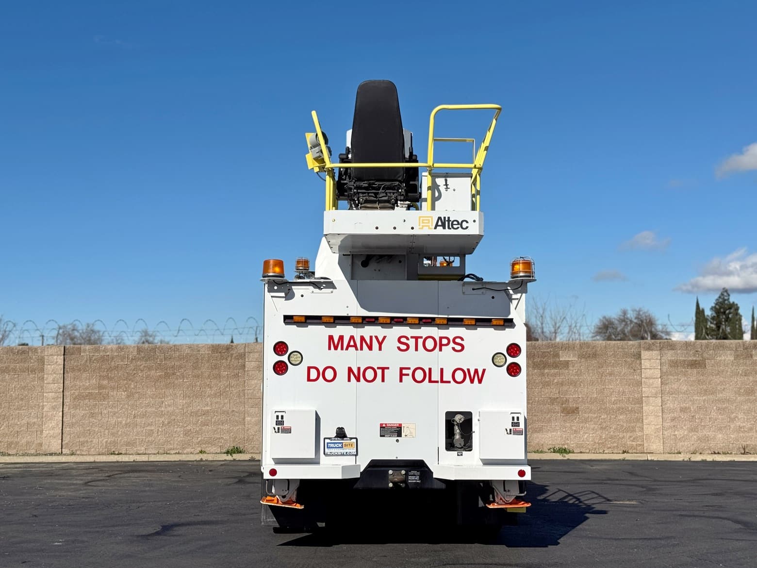 2017 Peterbilt 567 6x6 Altec HW145 Insulator Washer