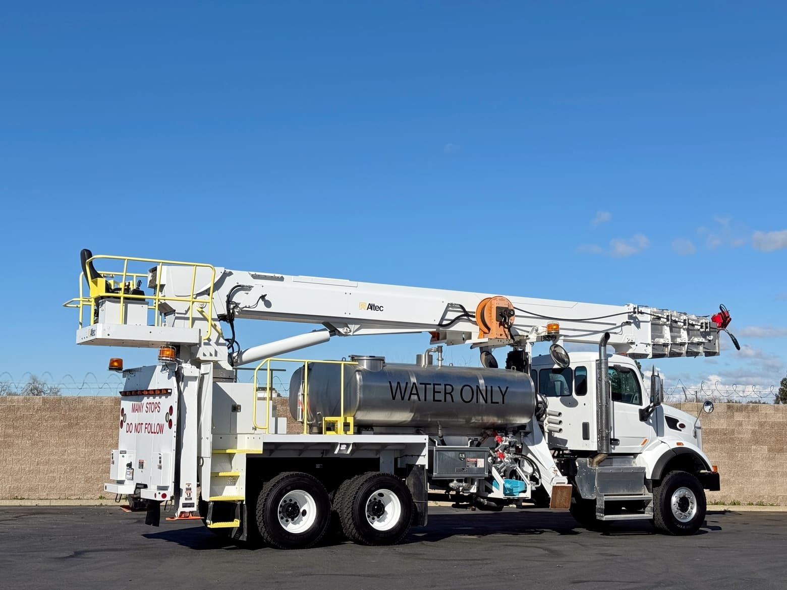 2017 Peterbilt 567 6x6 Altec HW145 Insulator Washer