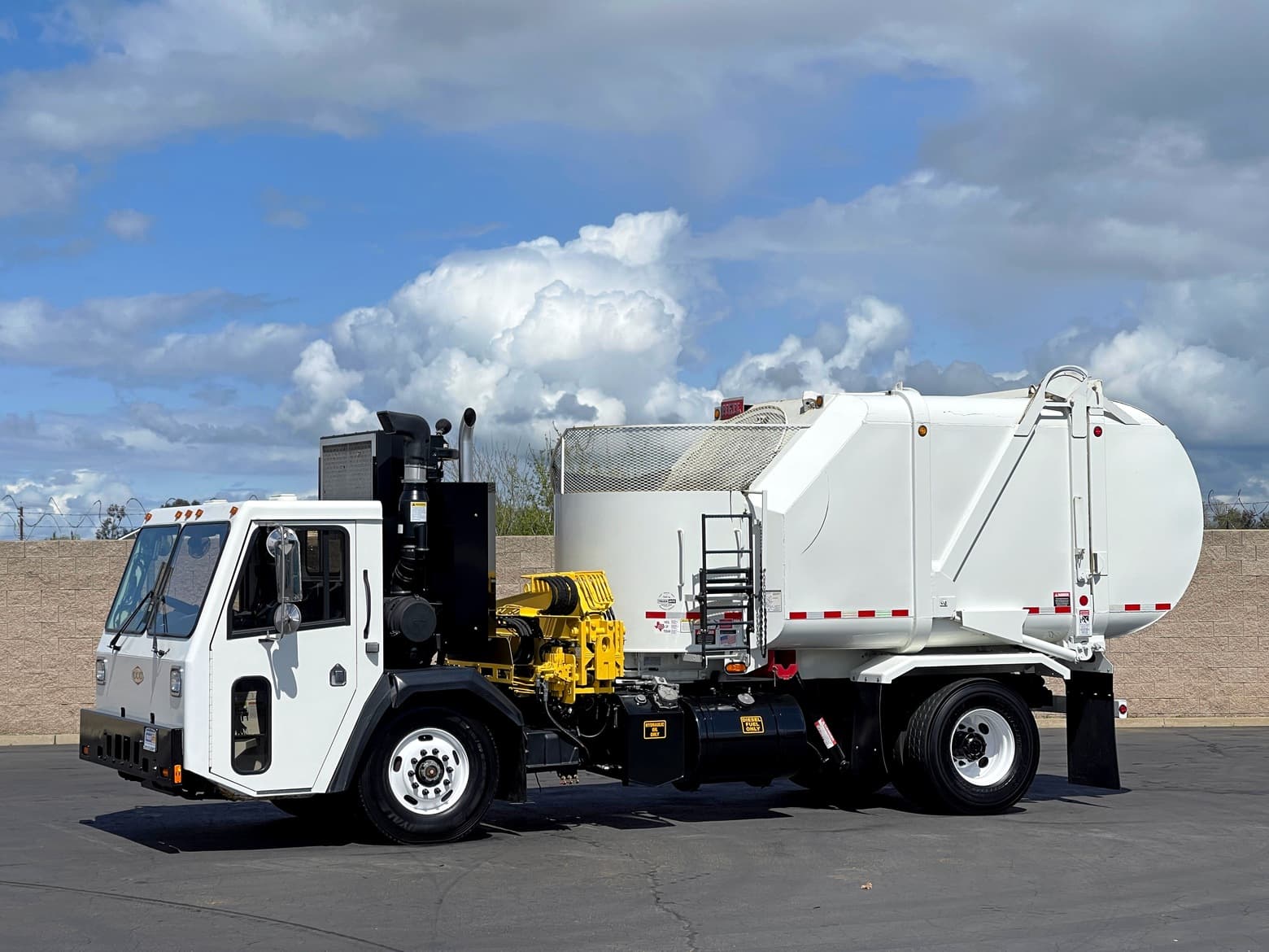 2017 CCC Heil Rapid Rail 22 YD ASL Garbage Truck