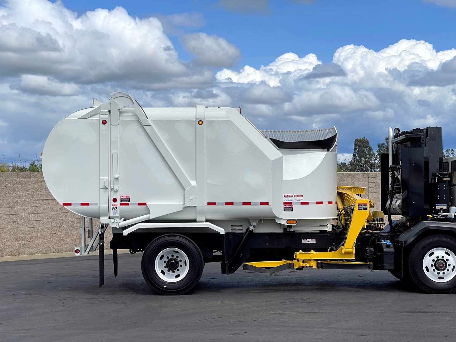 2017 CCC Heil Rapid Rail 22 YD ASL Garbage Truck
