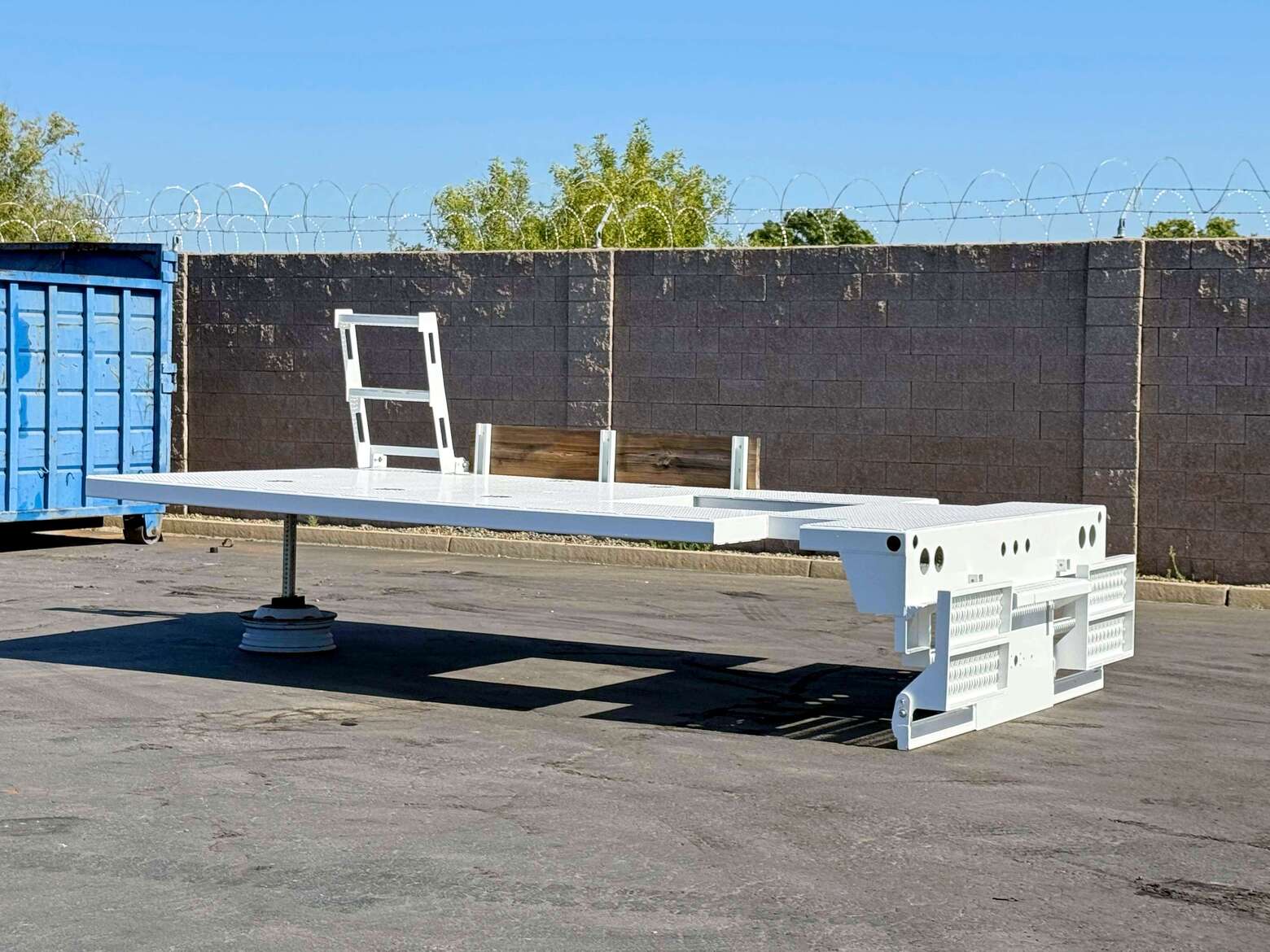 Dakota Bodies 15ft Flatbed w/ Side Steps | 174-FB