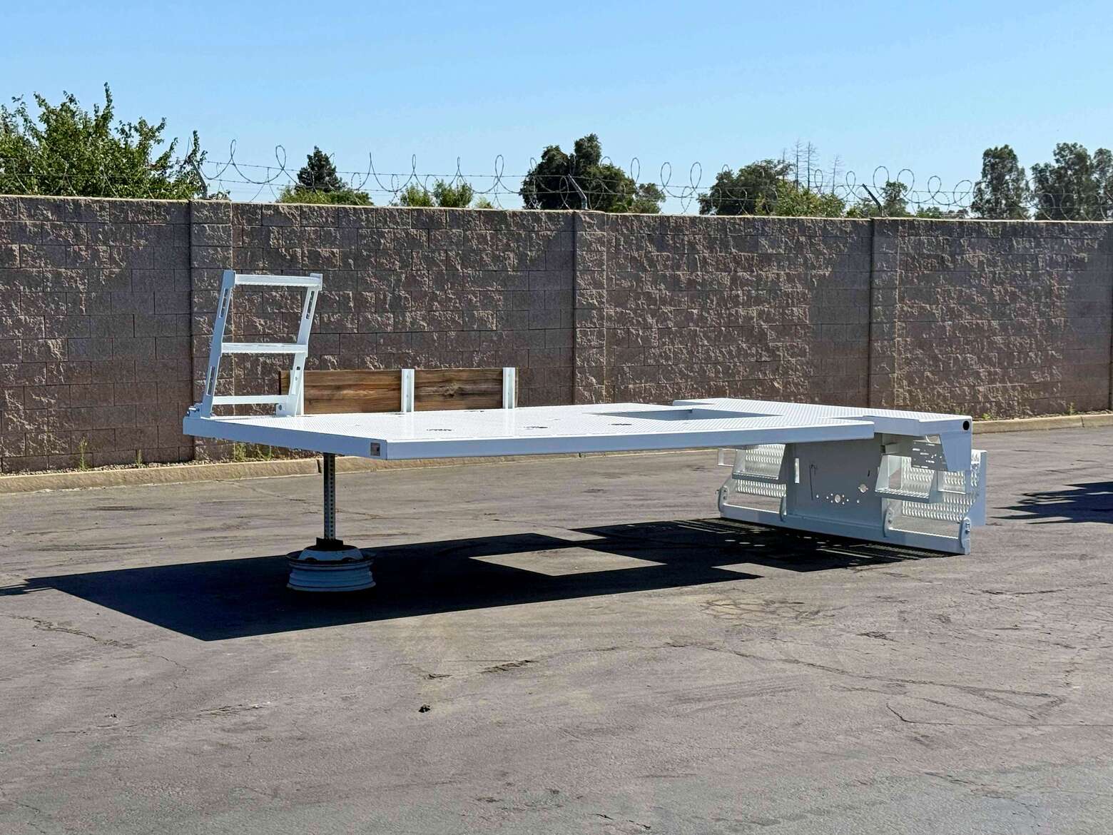 Dakota Bodies 15ft Flatbed w/ Side Steps | 174-FB