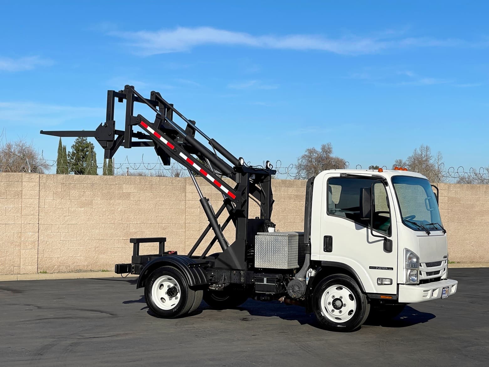 2016 Isuzu NPR CDU Container Delivery