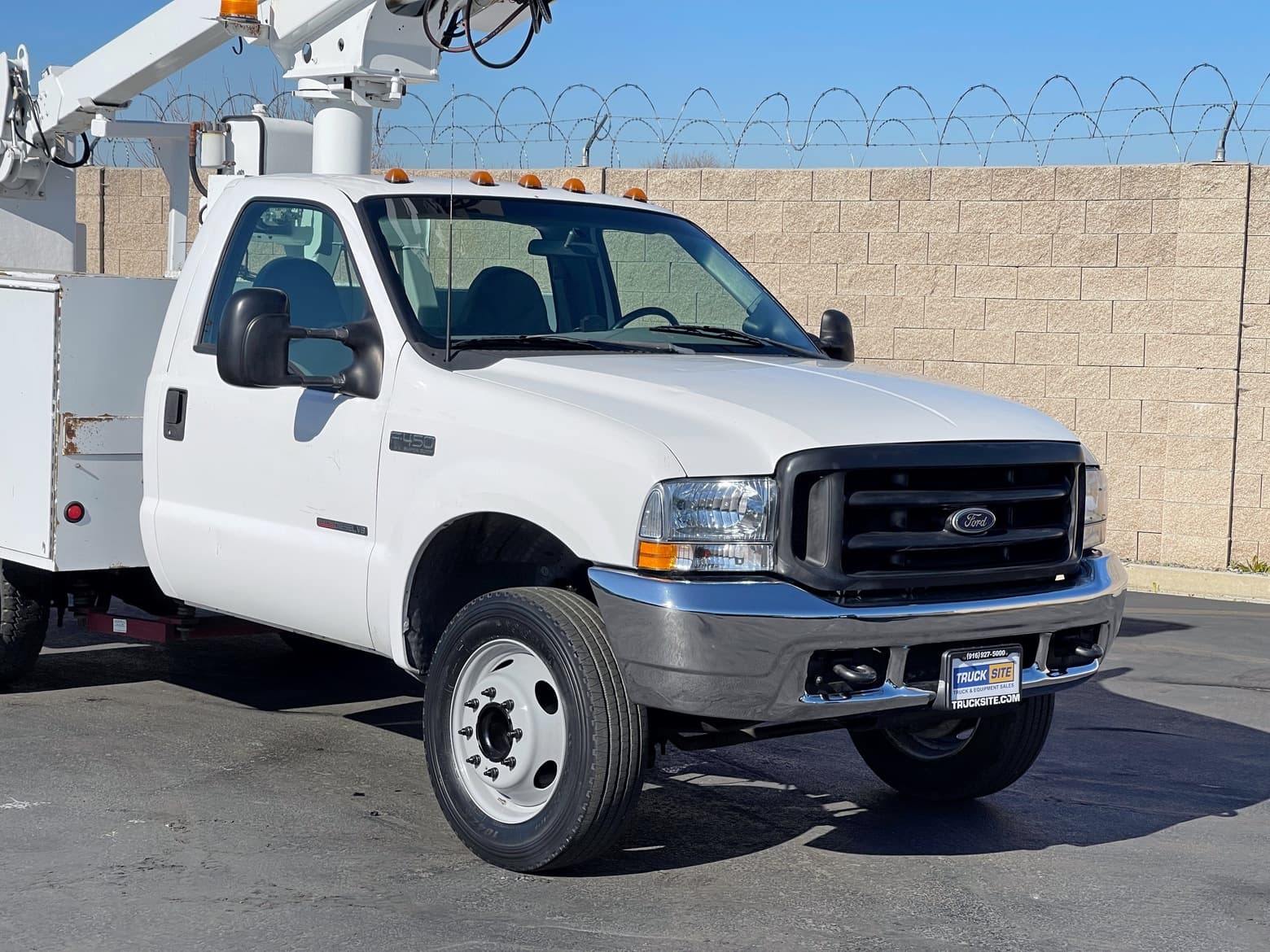 2000 Ford F450 Altec AT200AV Two-Stage Telescopic Bucket Truck