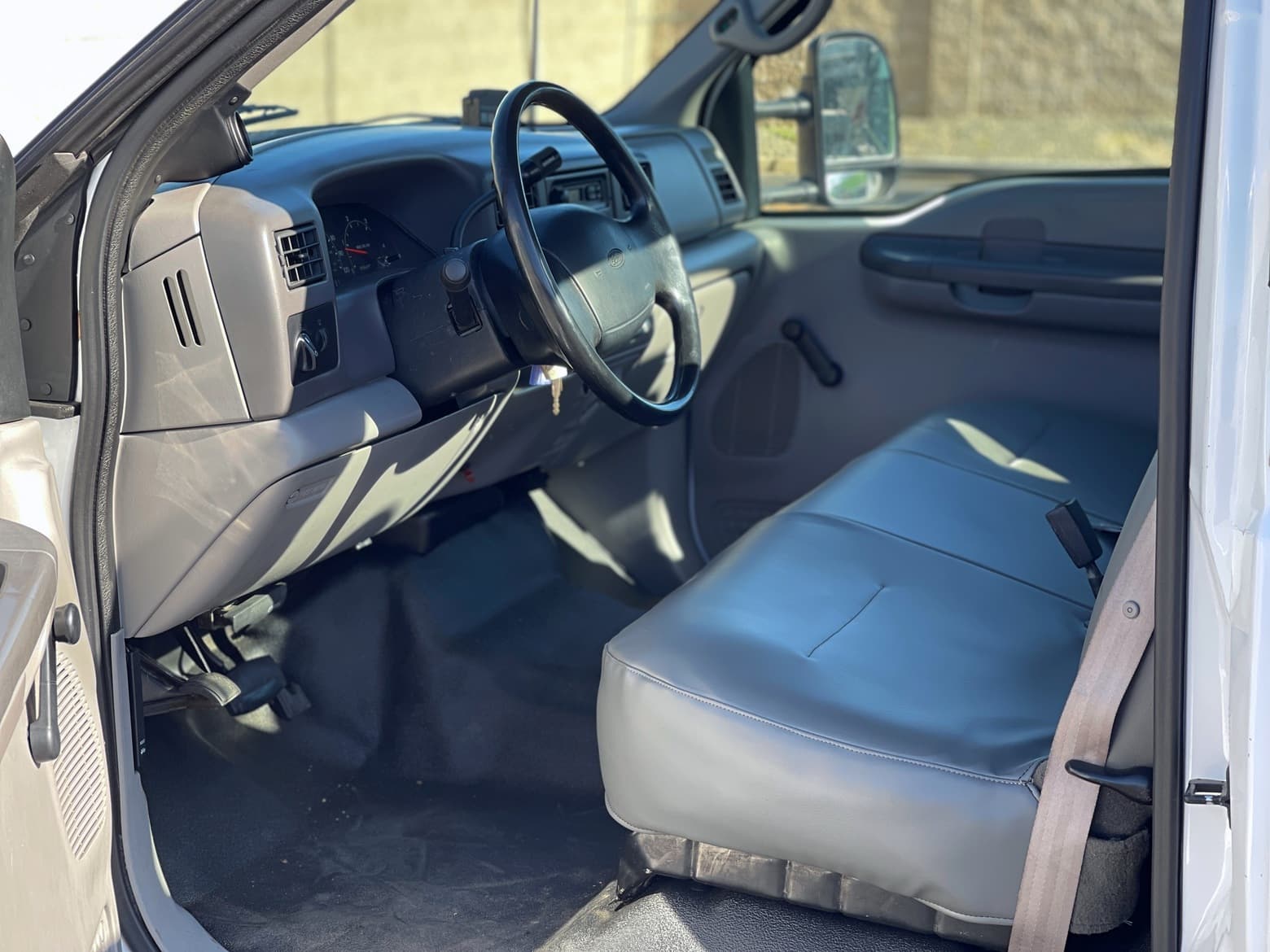 2000 Ford F450 Altec AT200AV Two-Stage Telescopic Bucket Truck