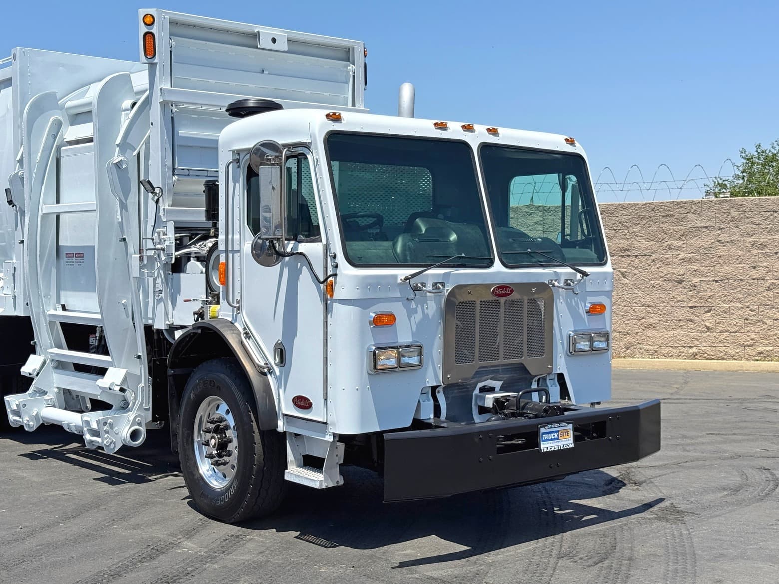 2012 Peterbilt 31 YD Kann Commercial Side Load Garbage Truck
