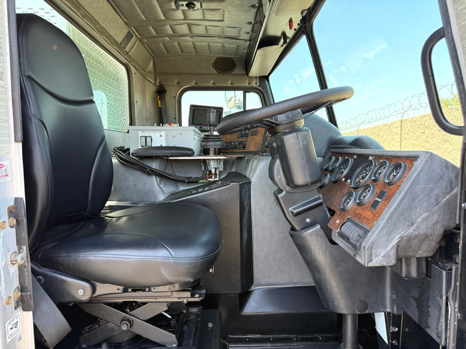 2012 Peterbilt 31 YD Kann Commercial Side Load Garbage Truck