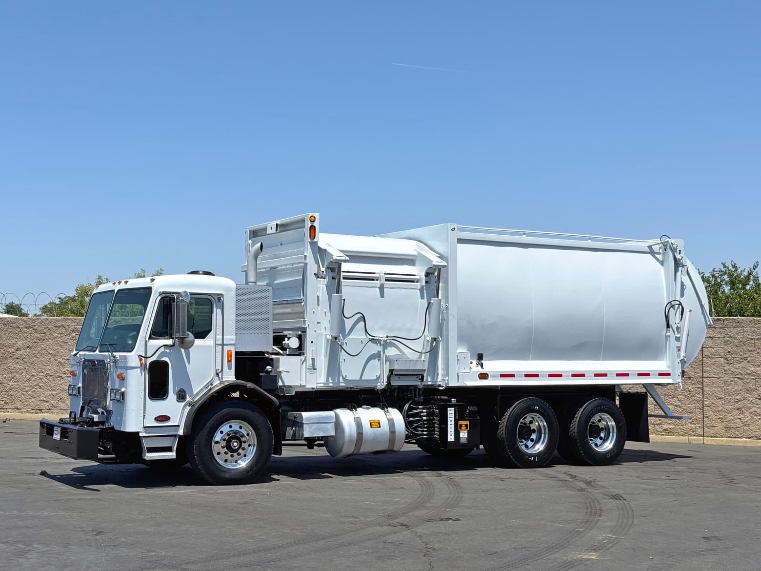 2012 Peterbilt 31 YD Kann Commercial Side Load Garbage Truck