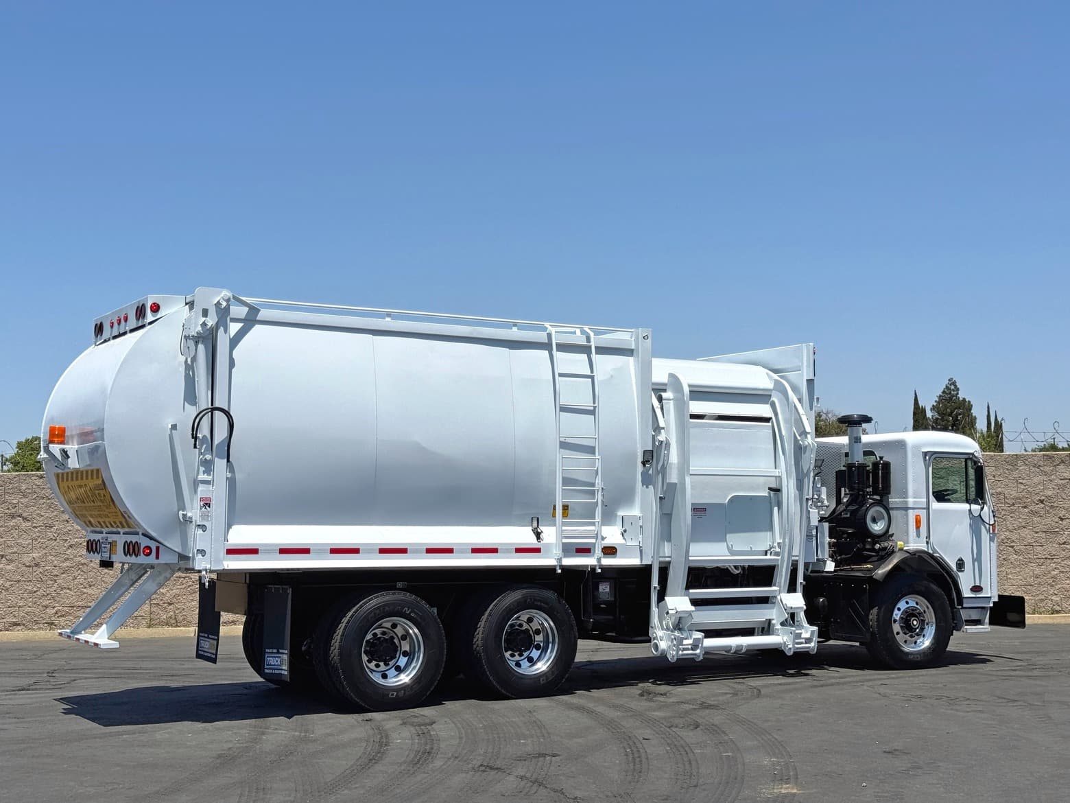 2012 Peterbilt 31 YD Kann Commercial Side Load Garbage Truck