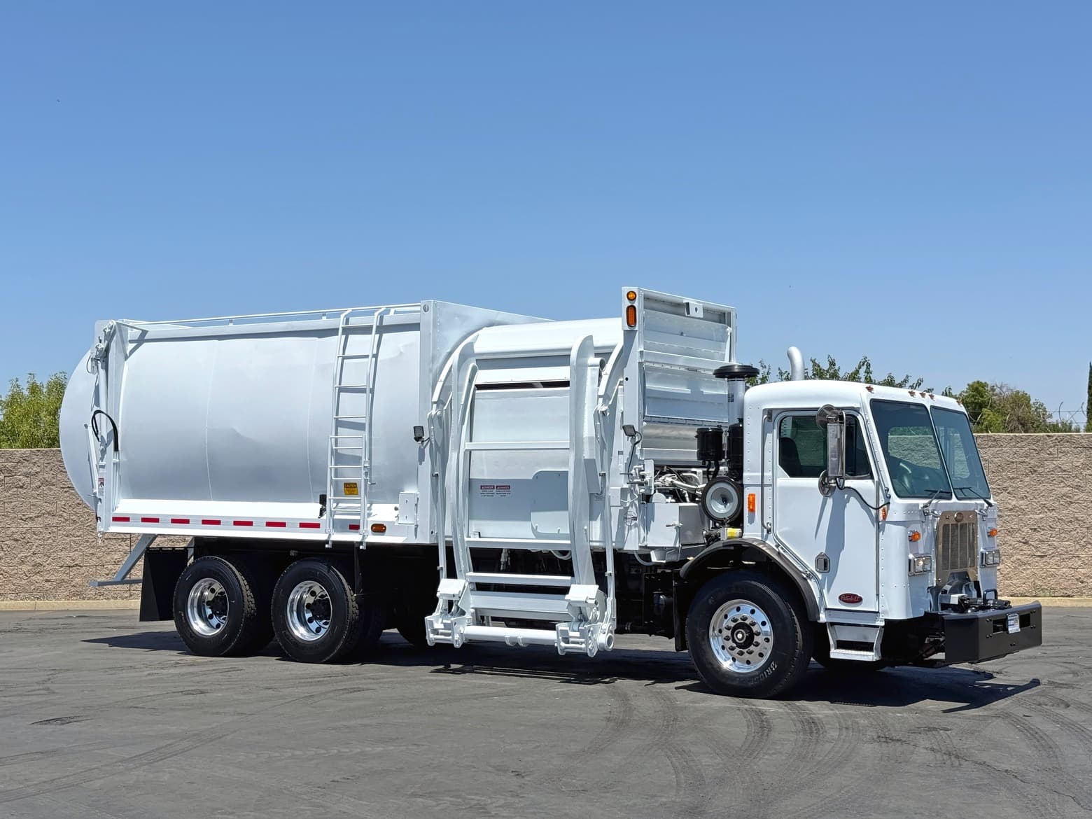 2012 Peterbilt 31 YD Kann Commercial Side Load Garbage Truck