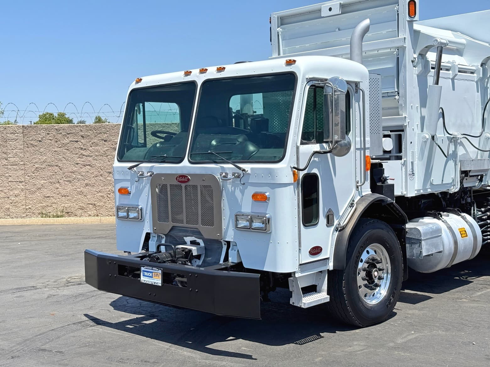 2012 Peterbilt 31 YD Kann Commercial Side Load Garbage Truck